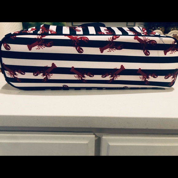 New Beach Tote with Cooler! OSFA - Picture 2 of 8